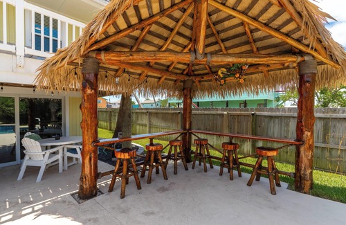 Port Aransas House | The Shell House | Private Pool | Pet Friendly