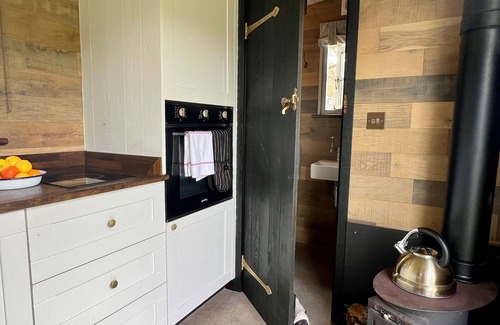 West Compton Ski Chalet | The Shepherds Snug - sleeps 2 guests in 1 bedroom