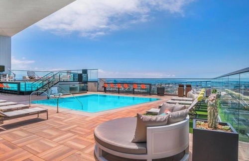 East Village Apartment | The Shift: Chic 1-BR Apt w/Fitness Room & AC in Sunny Downtown, San Diego!