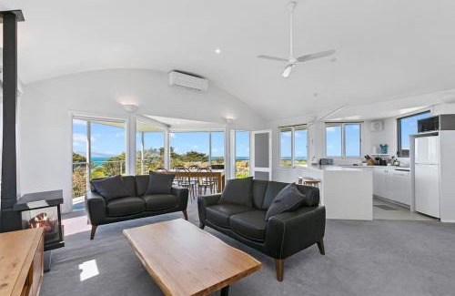 Marengo House | THE SHOREHOUSE - Ocean Views - 50m from Beach