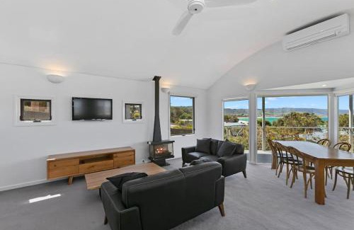 Marengo House | THE SHOREHOUSE - Ocean Views - 50m from Beach