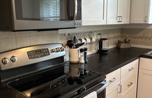 Osprey House | The Shoreland Hideaway 4BR & 2BA jacuzzi, minutes from Siesta Key
