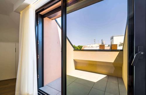 Parede Apartment | The Shoreline 4 by Portugal Portfolio