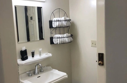 Bisbee Hotel | The Signature King with Mountain Views