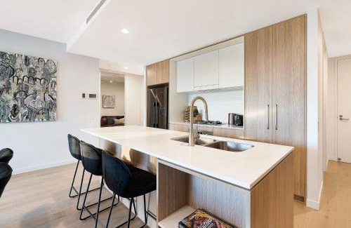 East Brisbane Apartment | The Sinclair - Luxury Brisbane Apartment near The Gabba with Rooftop Pool, 3 Bedrooms & City Views