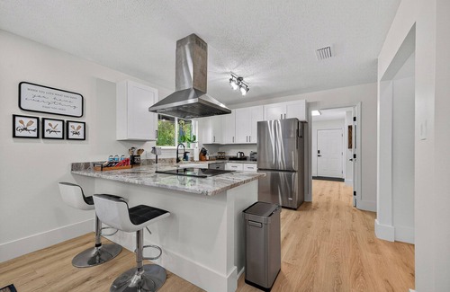 Malbis House | The Skipper’s Hideaway: Golf Course & Pool Oasis