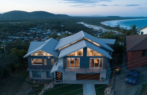 Crescent Head House | The Skyline 68 - Amazing views (beach & mountains)