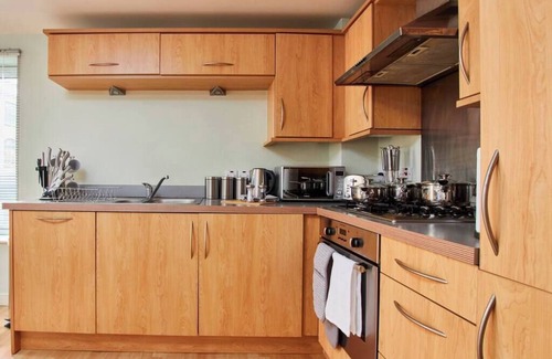 Sneinton Condo | The Sleek Nottingham Gem with Balcony