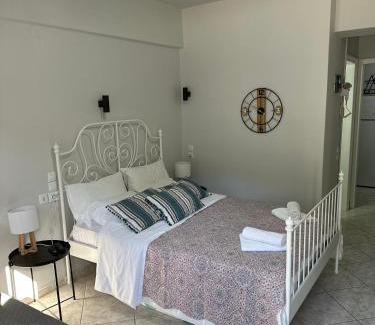 Agios Ioannis Apartment | The Small apartment