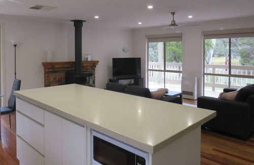 Macs Cove House | The Snow House - Near Lake Eildon