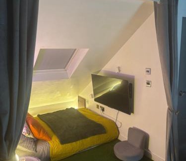 Holborn and Covent Garden House | The Snug in a Quaint English Mews House