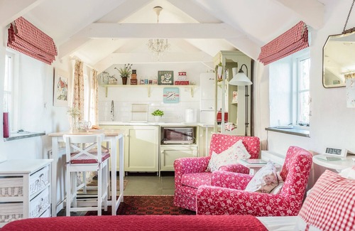 Rescorla Cottage | THE SNUG, romantic, character holiday cottage in St. Austell
