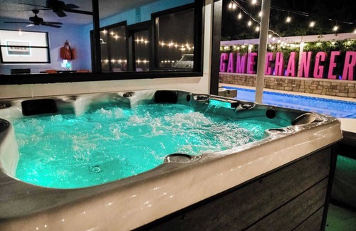 Casselberry House | The Soundwave Retreat 🌴 Pool, Spa & Golf Oasis