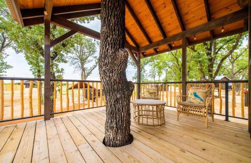 Elm Mott Other | The Sparrow Treehouse 15 MIN to Magnolia Baylor