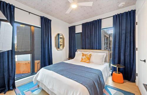 Downtown Nashville House | The Speakeasy Walk to Broadway Parking Pool