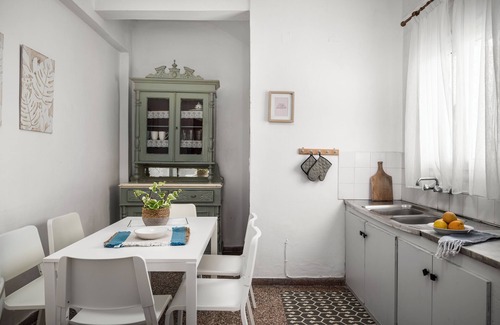 Ipsos Apartment | The Springfield Corner Apartments by Konnect