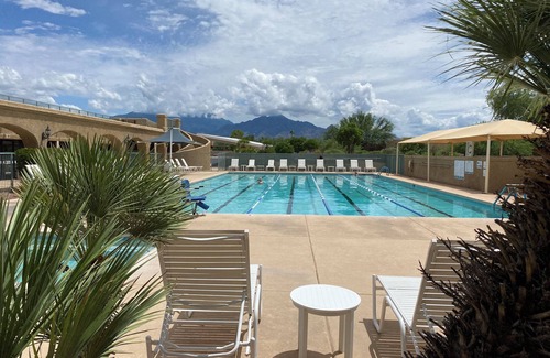Green Valley House | "The Springs" HOA. Walk to pool and gym.