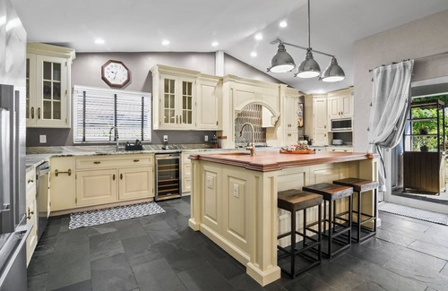 Coral Springs House | The Springs - Pool, Pets, Designer Kitchen & Work Stations (Desks, Monitors, Chairs)