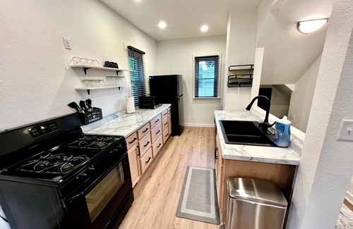 Sioux Falls House | The Square on Prairie- Charming 3-bedroom home located near DTSF!