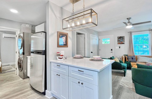 North Charleston House | The St. Murray: cute themed 2 bedroom 9 mins from downtown Charleston