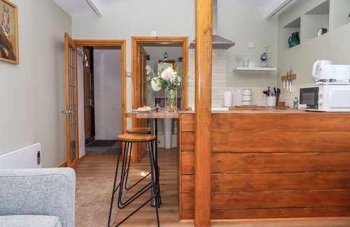 Black Torrington Cottage | THE STABLE AT OWL COTTAGE, pet friendly in Halwill Junction