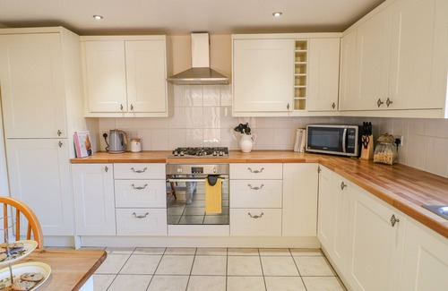 Saxilby House | THE STABLE, pet friendly, with a garden in Saxilby