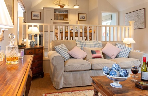 Halstead Cottage | The Stables - A rural, romantic retreat in a particularly pretty countryside setting close to Castl