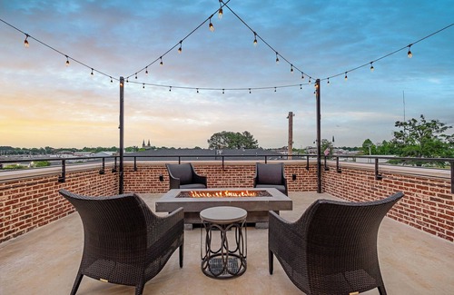 Cullman Hotel | The Steeples Suite | 5 Minutes from I65 | In the heart of Cullman
