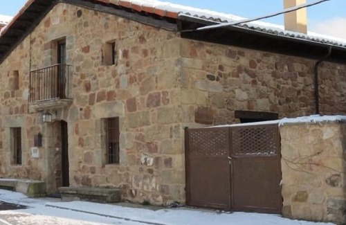 Hontoria del Pinar Cottage | The Stone House of the Village for 10 people