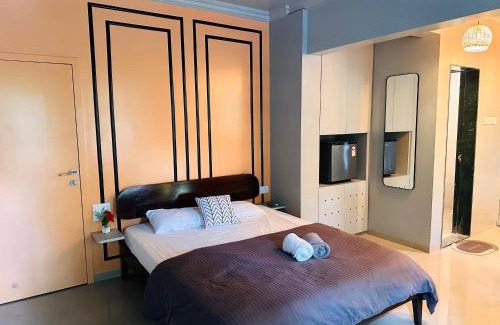Mundhwa Apartment | The Studio: AC, WiFi, Smart Tv