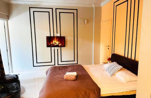 Mundhwa Apartment | The Studio: AC, WiFi, Smart Tv