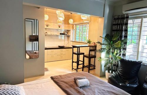 Mundhwa Apartment | The Studio: AC, WiFi, Smart Tv