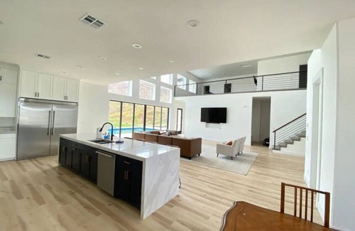 St. George House | The Stunning STG Villa
