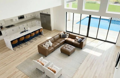 St. George House | The Stunning STG Villa