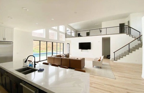 St. George House | The Stunning STG Villa