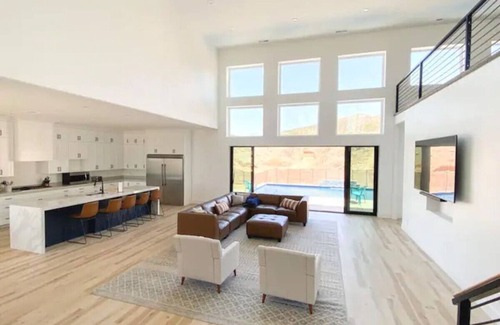 St. George House | The Stunning STG Villa