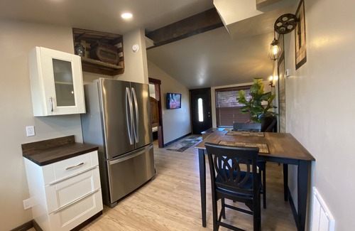 Royal Palms House | The Stylish Ranch With a Beautiful Relaxing Porch