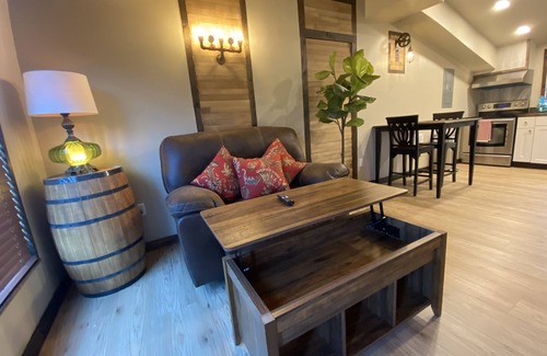 Royal Palms House | The Stylish Ranch With a Beautiful Relaxing Porch