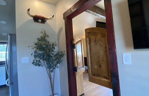 Royal Palms House | The Stylish Ranch With a Beautiful Relaxing Porch