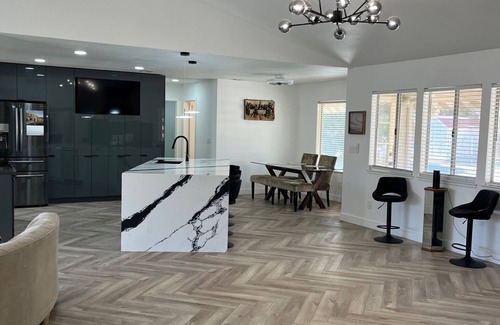 Hesperia House | The Stylish Stay in Hesperia