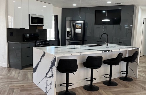 Hesperia House | The Stylish Stay in Hesperia