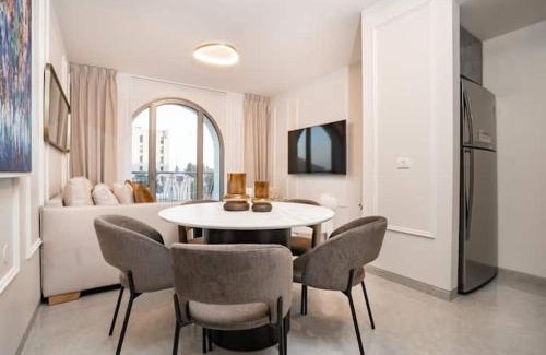 Mea She'arim Apartment | The Suite Indulgent studio