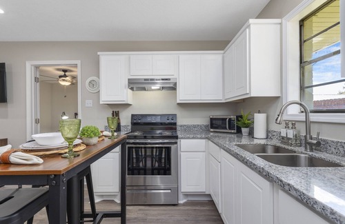 Sulphur Apartment | The Suite Spot 4 - minutes from casinos