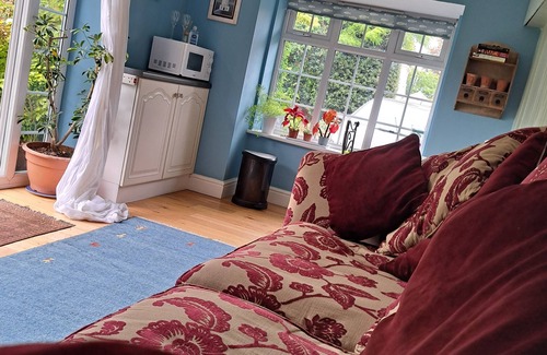 Norwich Bed & Breakfast | The Summer Room - Private entrance to bedroom, bathroom and lounge with parking