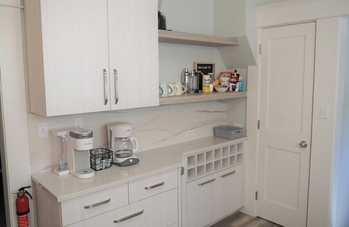 Frankfort House | The Sundowner - Gorgeous Victorian Home Just 1 Block from Beach and Downtown!