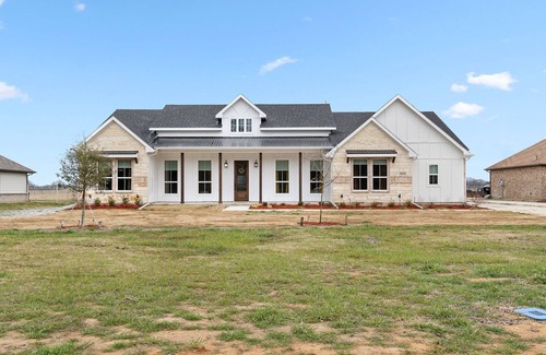 Elmo House | { The Sunrise Acre } 3 King Beds, Family Amenities