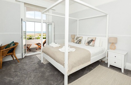 Westgate-on-Sea Condo | The Swan Apt | Sea View from Every Room | No Fees