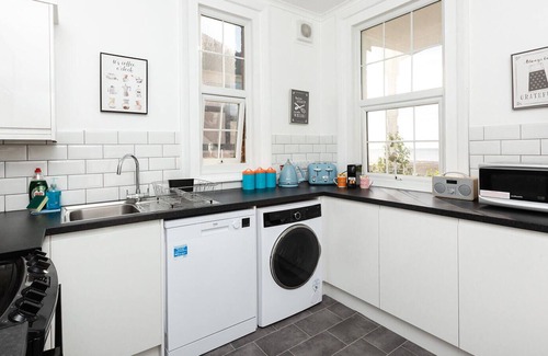 Westgate-on-Sea Condo | The Swan Apt | Sea View from Every Room | No Fees