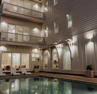 Bid-a-wee Beach Villa | The Taj Of The Gulf! Luxury Beach Mansion! Sleeps 37, private pool & hot tub, putting golf