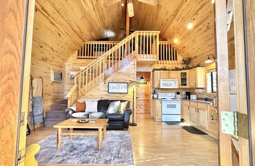 Heber Cabin | The Tamarack | Spa, Updated Décor, Pet Friendly!